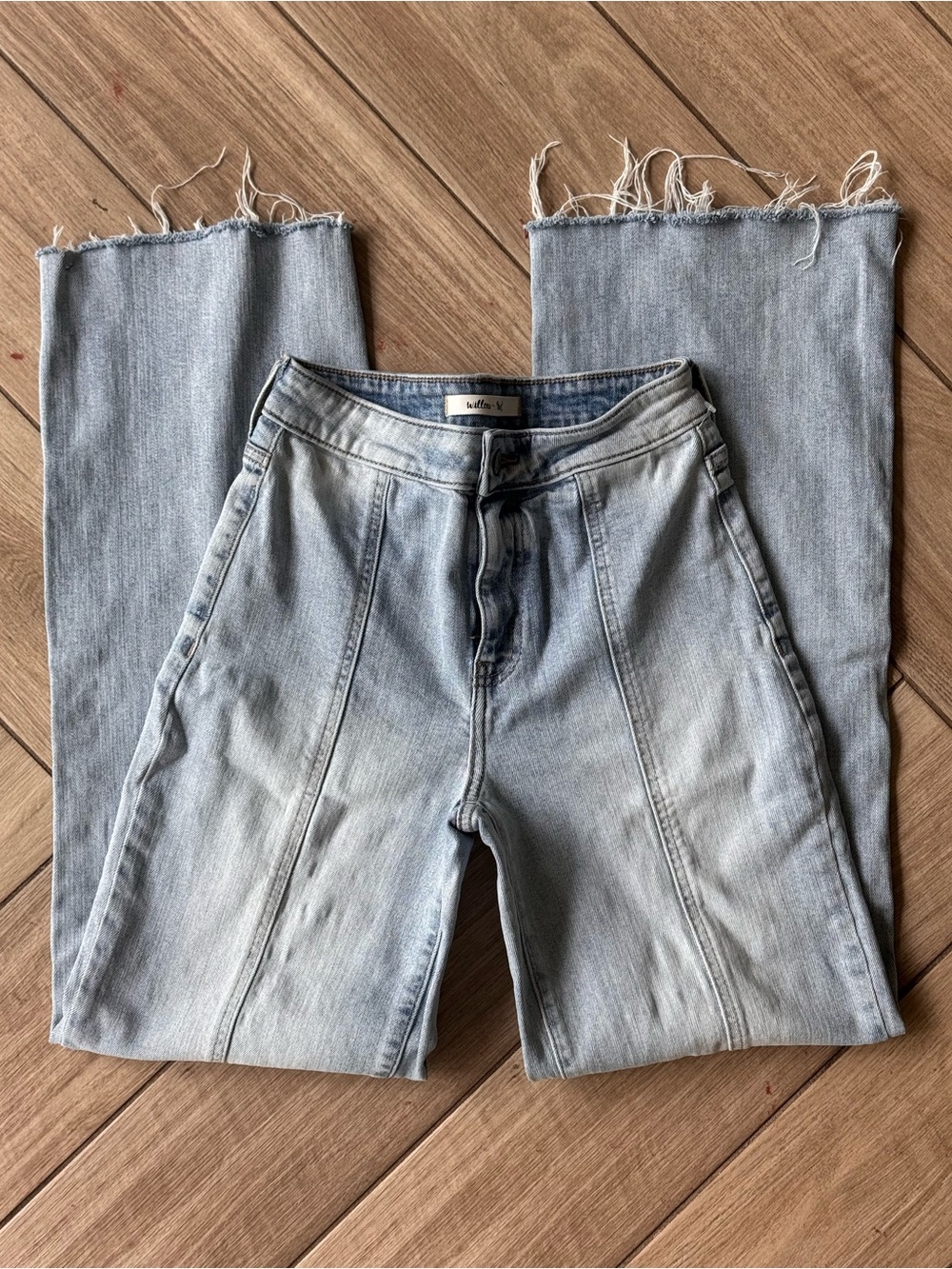 Willow & Root Frayed Hem Light Blue Wide-Leg Jeans 24